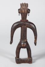 STATUETTE MOSSI.Sculpture puissante, les bras et les jambes écartés.Burkina Faso,...