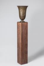 Armand-Albert RATEAU (Paris, 1882-1938)GAINE de section carrée en chêne cérusé,...
