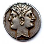 Romano-Campanie Anonyme (225-212) Didrachme d'argent ou quadrigatus (Roma en relief)...