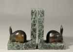 Édouard-Marcel SANDOZ (1881-1971)Lapins. Paire de serre-livres en bronze sur une...