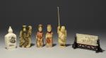 6 IVOIRES :- 3 FLACONS TABATIÈRES en ivoire sculpté dont...