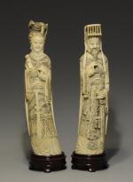 COUPLE IMPÉRIAL, deux statuettes en ivoire sculpté.Haut. 25 cm.Première moitié...