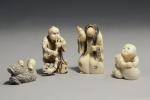 Quatre NETSUKES en ivoire sculpté : canne et caneton; un...