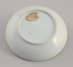 CHINE. BOÎTE COUVERTE de forme circulaire en porcelaine blanche à...