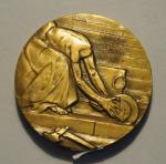 LEON BONNAT.  Une médaille commemorative "Léon Bonnat", par Garrega....