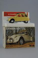 POLISTIL. Avec boite et emballage.Citroën 2 CV.