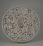 GIEN. GRAND PLAT, modèle "Cachemire", de forme circulaire à décor...