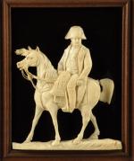 BAS-RELIEF en ivoire sculpté figurant Napoléon Ier à cheval.XXème.8,5 x...