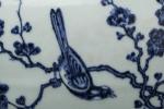VASE GOURDE bianhu, en porcelaine à décor bleu de cobalt...