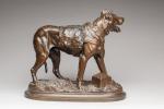 Prosper LECOURTIER (1851-1924)Le chien contrebandier.Bronze patiné et signé.Haut. 33,5 Long....