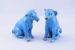 CHINE. Paire de CHIENS assis en porcelaine émaillée bleu turquoise...