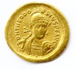 Théodose II (408-450) Solidus frappé à Constantinople. Fr 18(4,45 g)...