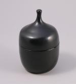 Georges JOUVE (1910-1964).POT COUVERT piriforme en céramique émaillée noir. Prise...