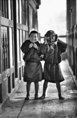 Deux jeunes enfants bhoutanais, 1985.