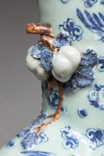 CHINE, Nankin - XIXe siècle
Importante paire de GOURDES en porcelaine...