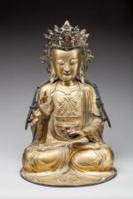 CHINE - XVIe siècle.
Importante STATUE DE BOUDDHA en bronze doré,...