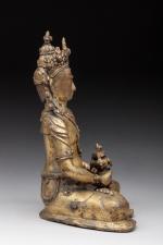 TRAVAIL SINO-TIBÉTAIN - XVIIIe siècle.
STATUETTE d'Amitayus en bronze doré, assis...