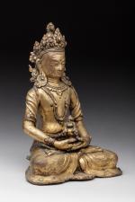 TRAVAIL SINO-TIBÉTAIN - XVIIIe siècle.
STATUETTE d'Amitayus en bronze doré, assis...