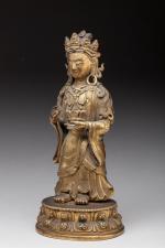 TRAVAIL SINO-TIBÉTAIN - XVIIIe siècle.
STATUETTE en bronze doré d'Avalokitesvara debout...