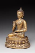 TIBET - XIXe siècle.
Petite STATUETTE du bouddha Amoghasiddhi, le bouddha...