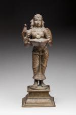 INDE Méridionale, Tamil Nadu - XIXe.
Statue de DIPA LAKSHMI.

Alliage cuivreux.

Belle...