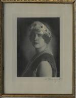 MARIE DE YOUGOSLAVIE, portrait au diadème, vers 1925.
Épreuve argentique dépoque,
Image...
