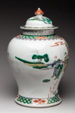 CHINE - Fin XIXe. POTICHE de forme balustre en porcelaine...