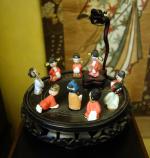 JAPON. PETIT THÉÂTRE de figurines en céramique.
JOINT : PAIRE de...