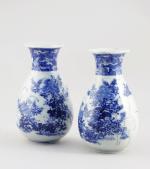 JAPON - Époque Meiji (1868-1912). Paire de VASES en céramique...