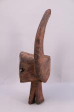 AFRIQUE. MASQUE à cornes en bois sculpté.Style nigérian, seconde moitié...