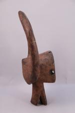 AFRIQUE. MASQUE à cornes en bois sculpté.Style nigérian, seconde moitié...