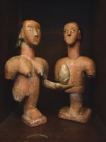 TOGO. STATUES EWE, couple en bois sculpté polychrome.Haut. 30 cm."Ces...