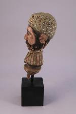 CONGO - KOUYOU. MARIONETTE Kébé-Kébé en bois sculpté polychrome représentant...