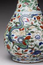 CHINE - Époque WANLI (1573 - 1620)VASE de forme "suan...