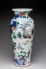 CHINE - XIXeVASE ROULEAU à bord évaséen porcelaine décorée en...
