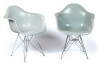 Charles EAMES (Saint-Louis, 1907 - 1978)Deux chaises modèle DAR "Dining...
