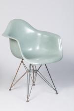 Charles EAMES (Saint-Louis, 1907 - 1978)Deux chaises modèle DAR "Dining...