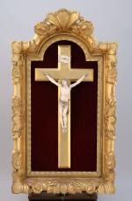CHRIST en Croix en ivoire (elephantidae SPP) finement sculpté. Il...
