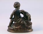 attribué à Giuseppe D'ASTE (act.c.1905-c.1935)Enfant au setter.Bronze patiné.Haut. 17, Larg....