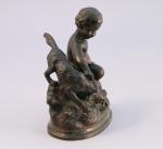 attribué à Giuseppe D'ASTE (act.c.1905-c.1935)Enfant au setter.Bronze patiné.Haut. 17, Larg....