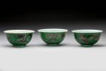 CHINE - Époque DAOGUANG (1821 - 1850)Trois BOLS en porcelaine...