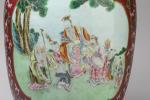 CHINE - XIXe siècleGrand VASE de forme balustre à col...