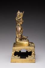 CHINE, Époque QIANLONG  (1736-1795)STATUETTE en bronze doré représentant AMITAYUSassis...