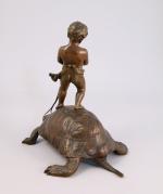 Eutrope BOURET (Paris, 1833 - 1906)Putti chevauchant une tortue.Bronze à...