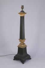 PIED de LAMPE en forme d'obélisqueen bronze patiné et bronze...