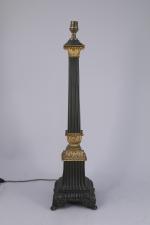 PIED de LAMPE en forme d'obélisqueen bronze patiné et bronze...