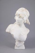 Emmanuel VILLANIS (1858-1914)Jeune femme aux deux médailles.Buste en albâtre signé.Haut....