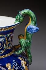 VASE aux Dragons.en céramique à décor de la Renaissance italienne...