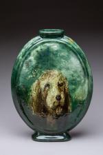 Jean CACHIER (1855-1924)Vase plat au cockeren barbotine impressionniste peinte de...