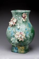 Jean CACHIER (1855-1924)Vase aux roses anciennes, c. 1880en barbotine impressionniste...
